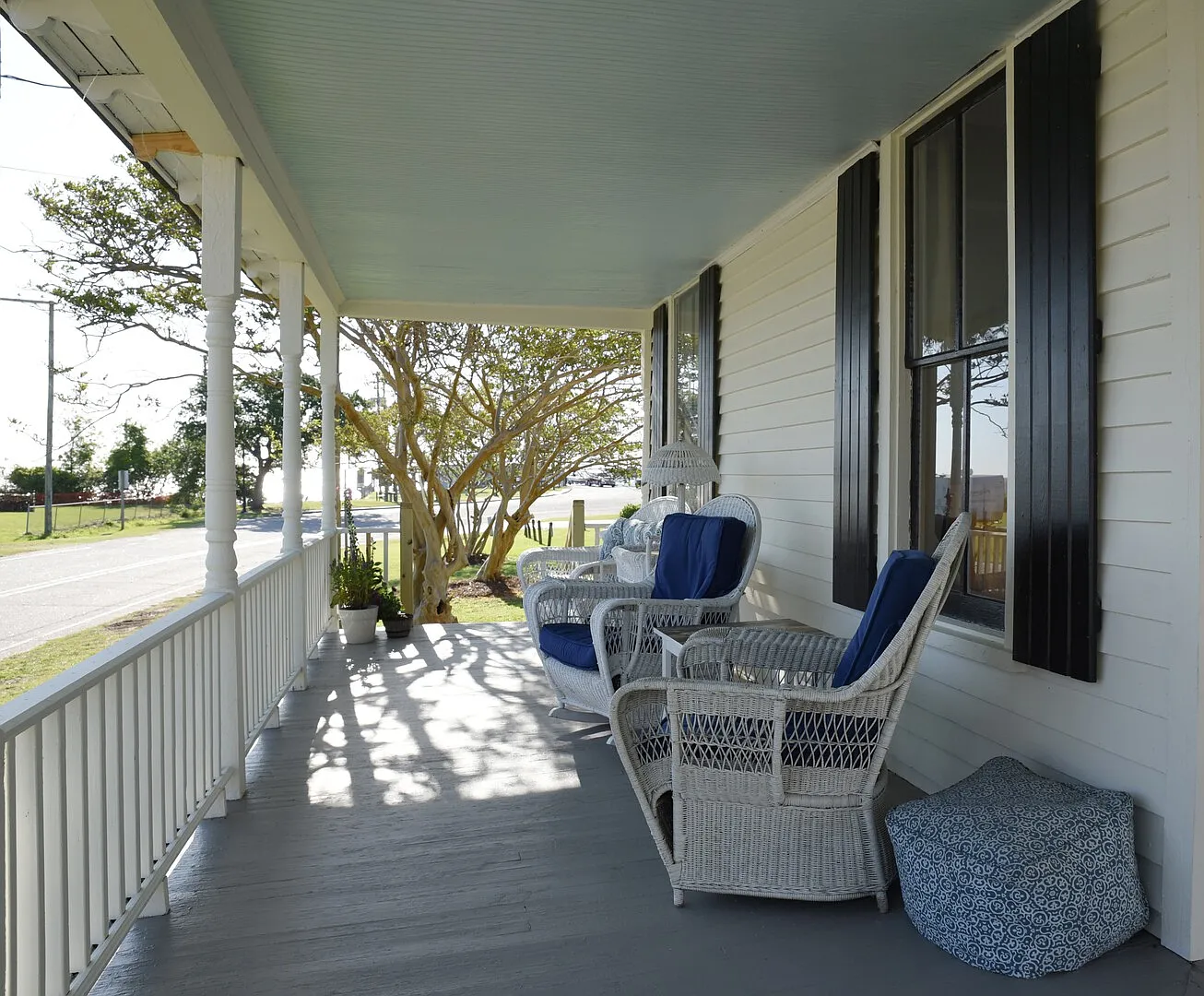 Sound Shore Cottage — Photo 3