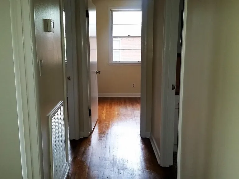 4005 Mem Pkwy N — Photo 8