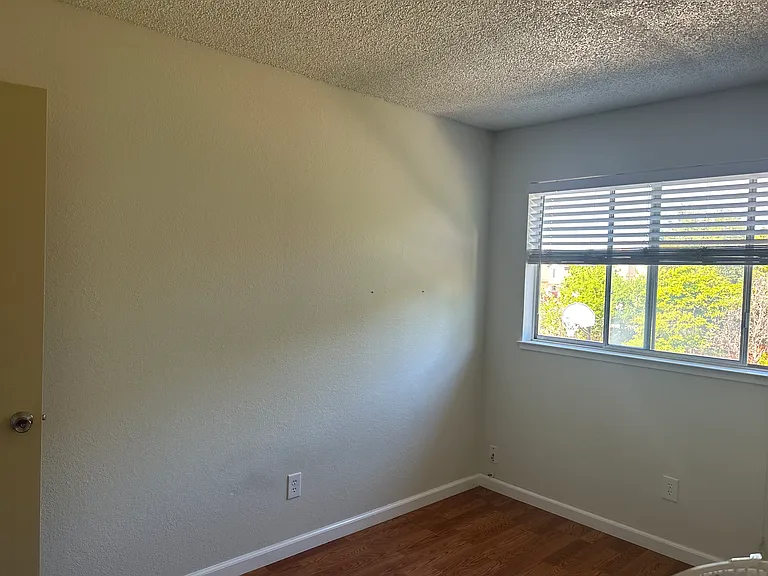 726 Newport Way — Photo 6