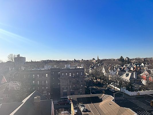 5th image of 600 E 2nd St #4D