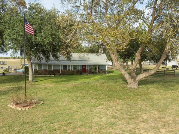 1126 County Road 176, Hallettsville, TX 77964