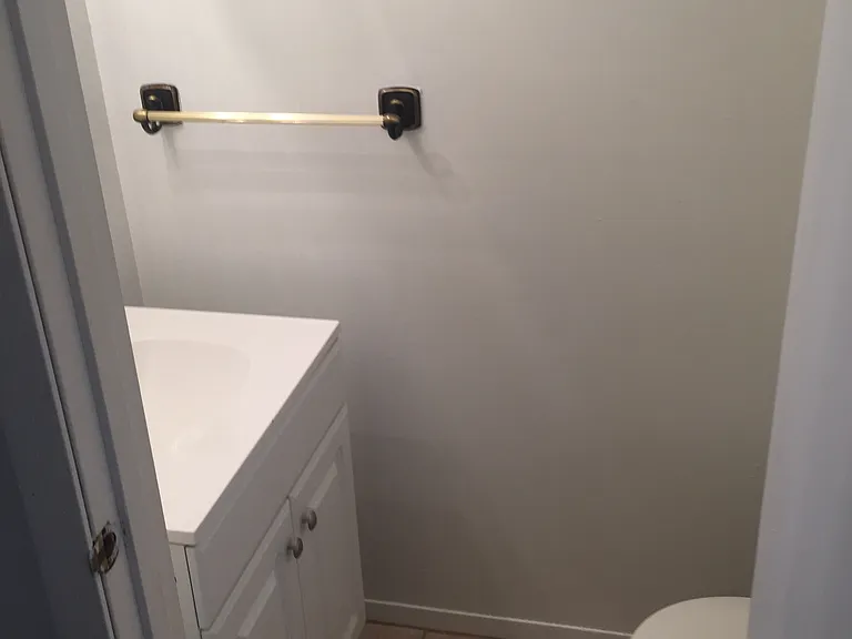 121 Oakwood Rd E — Photo 5
