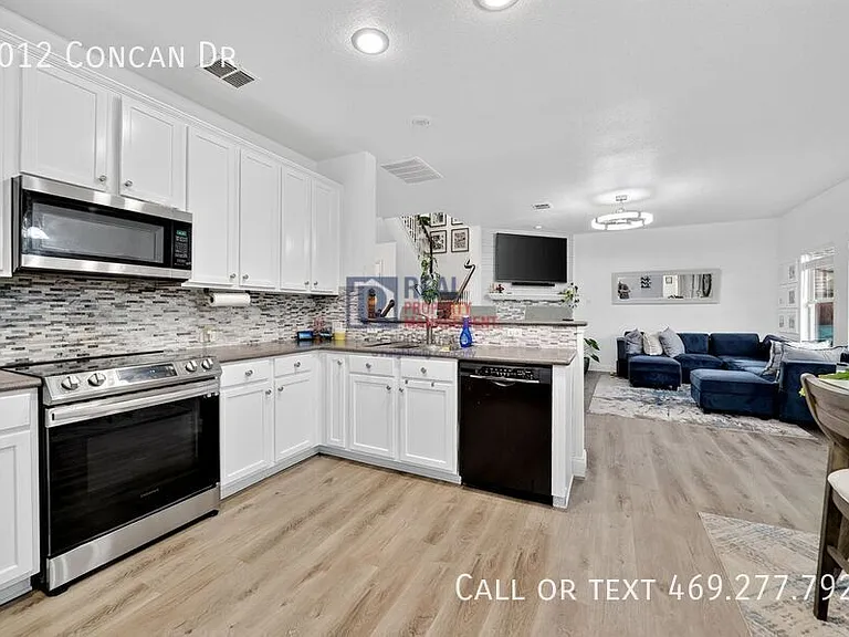 1012 Concan Dr — Photo 13