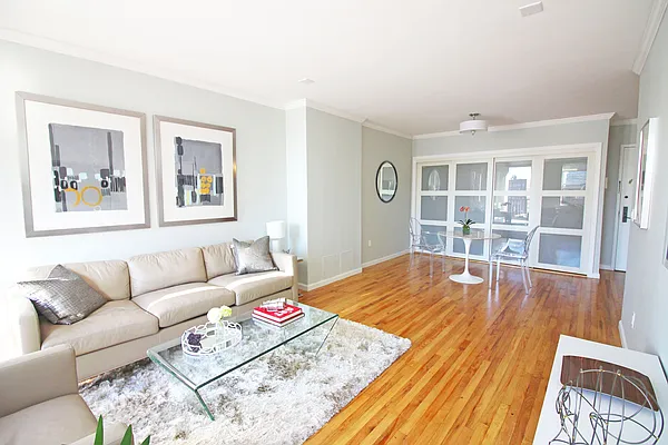 Sold by Valeo Realty Group LLC | media 3