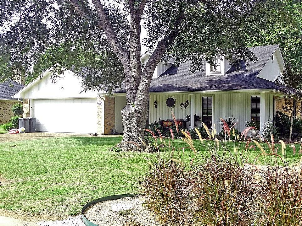 1st image of 208A Willowbrook Dr