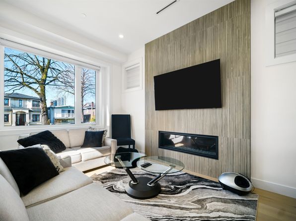 7666 Ontario St, Vancouver, BC V5X 3C5