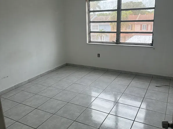 6850 W 16th Dr APT 319, Hialeah, FL 33014