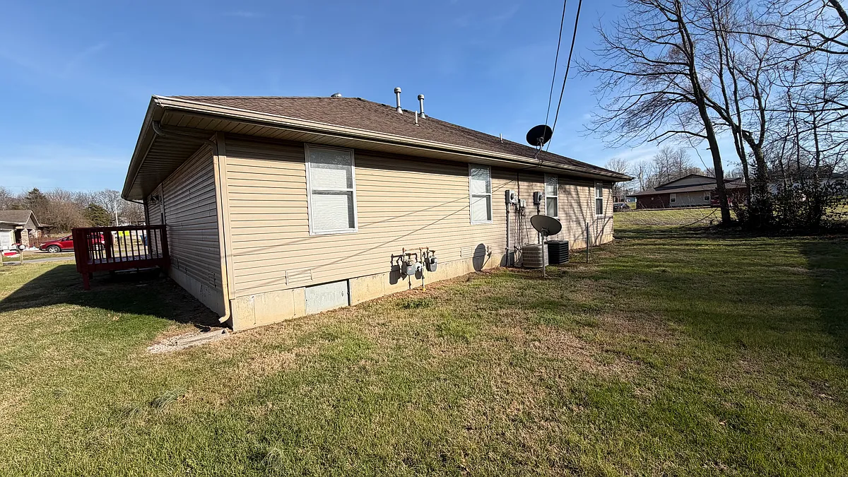 Building Photo - 201 S Maple St #B