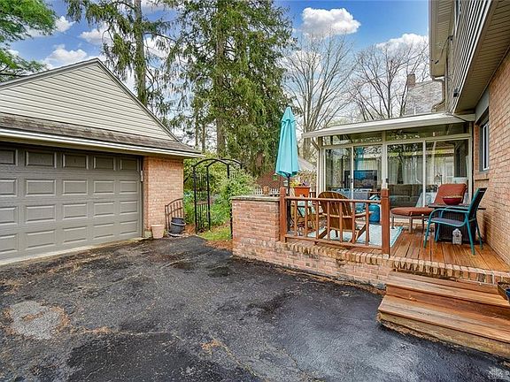 2nd image of 206 Beverly Pl