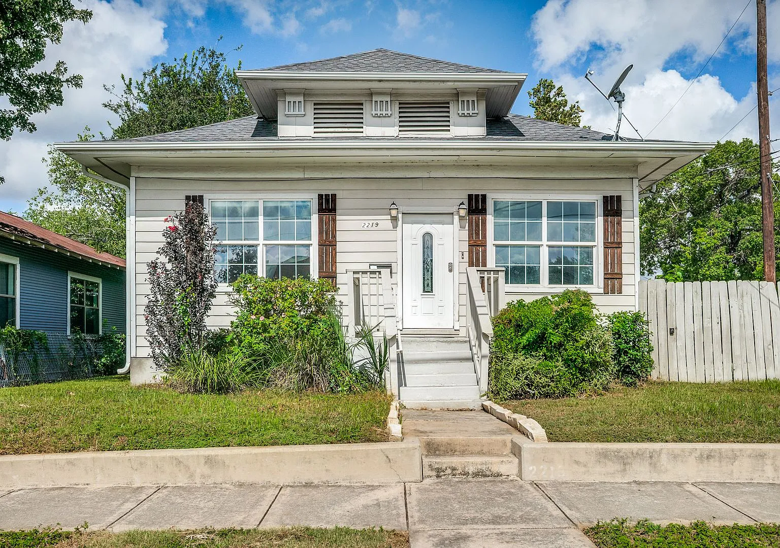 Charming 3-Bedroom Home In Five Points — Photo 1