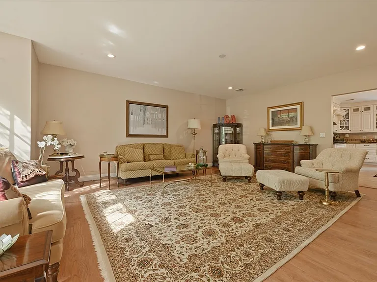 31 Cornwall Ln — Photo 24