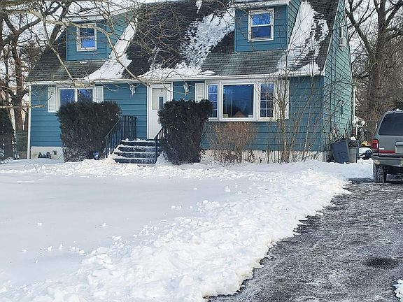 2nd image of 16 Bittersweet Rd