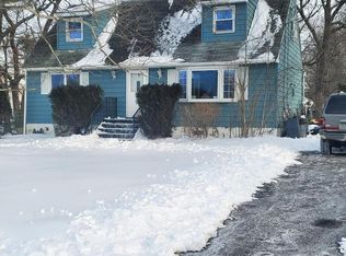 16 Bittersweet Rd, Ewing, NJ 08638