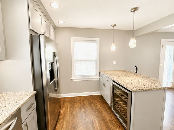 5th image of 707 Steiner St