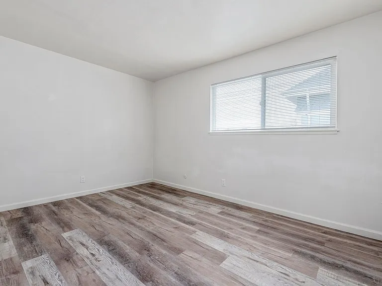S. 9TH 67 — Photo 11