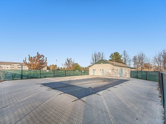 4th image of 5835 Crosswinds Dr Unit 32