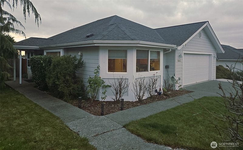 3rd image of 632 W Summer Breeze Lane