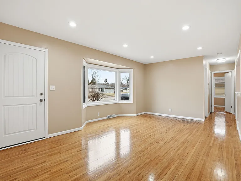 8954 York Rd — Photo 10