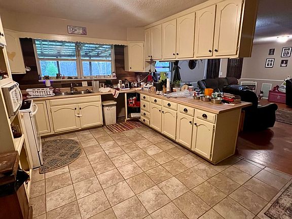 3rd image of 3085 Beauregard Rd