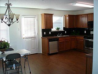 5th image of 3013 Helen Ln