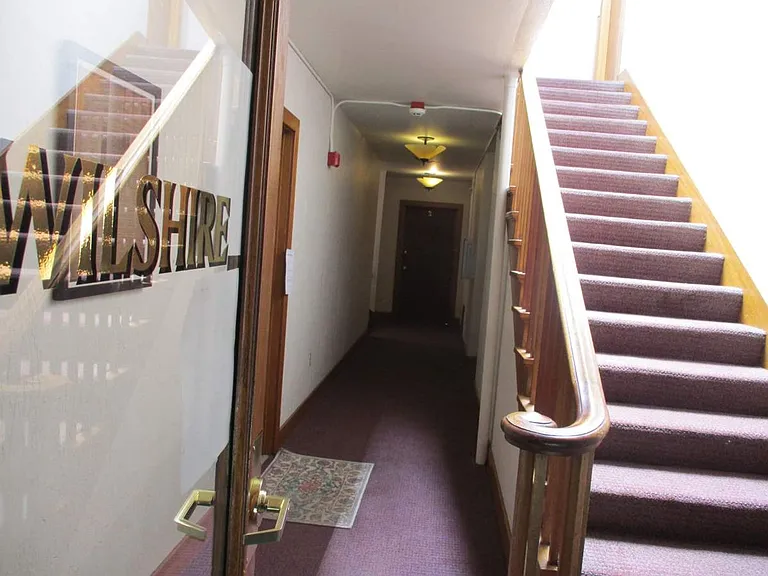Annie Wright: Wilshire 514 — Photo 2