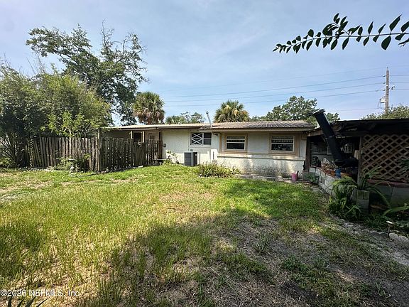 3rd image of 3833 ANVERS Boulevard