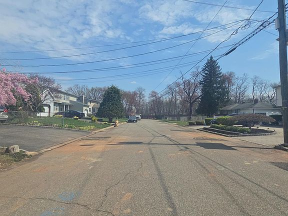 5th image of 88 W Willow St