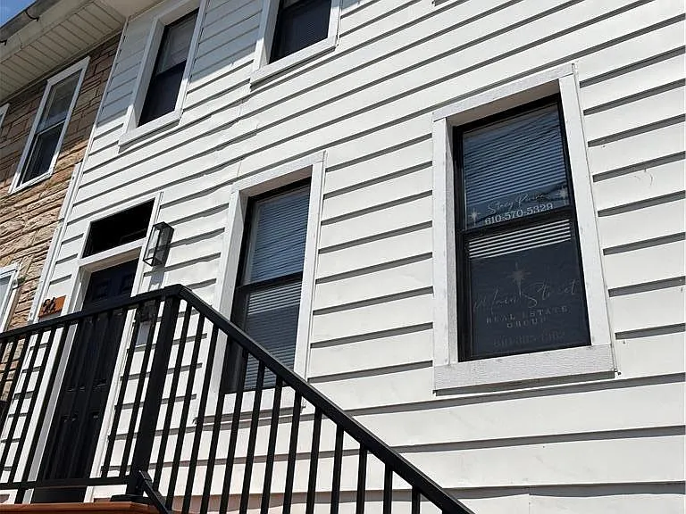 56 W North St — Photo 2