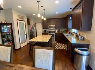 8275 W 132nd Ln, Savage, MN 55378