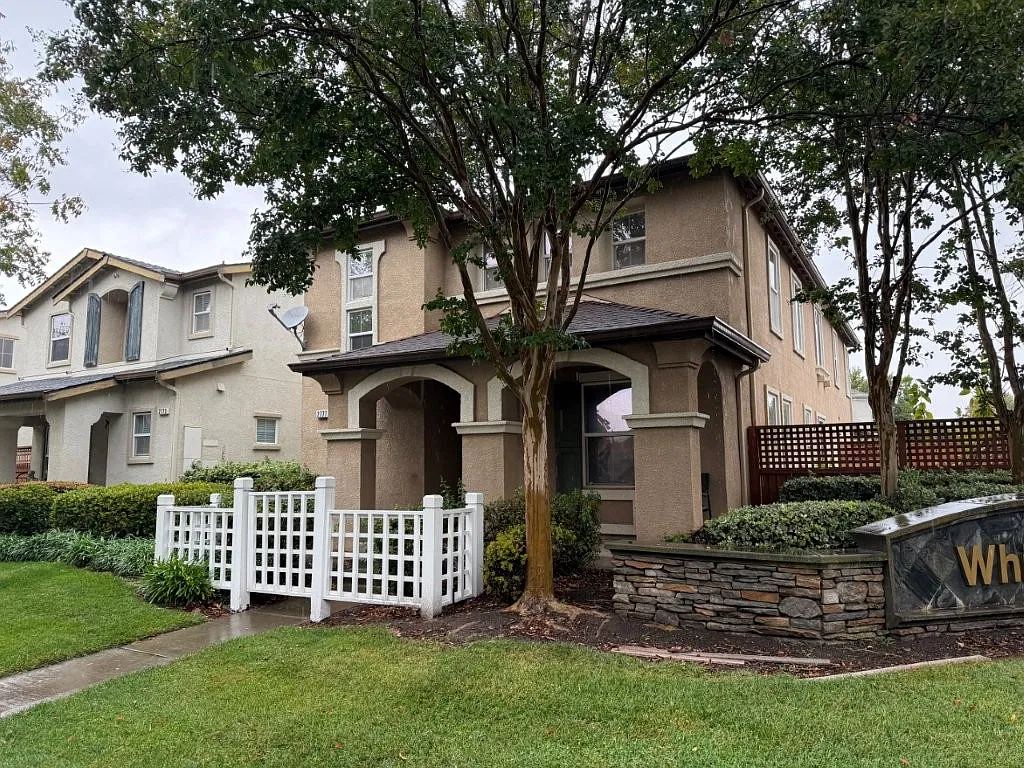 4 bed, 2250 sqft, $3,400 — Photo 2