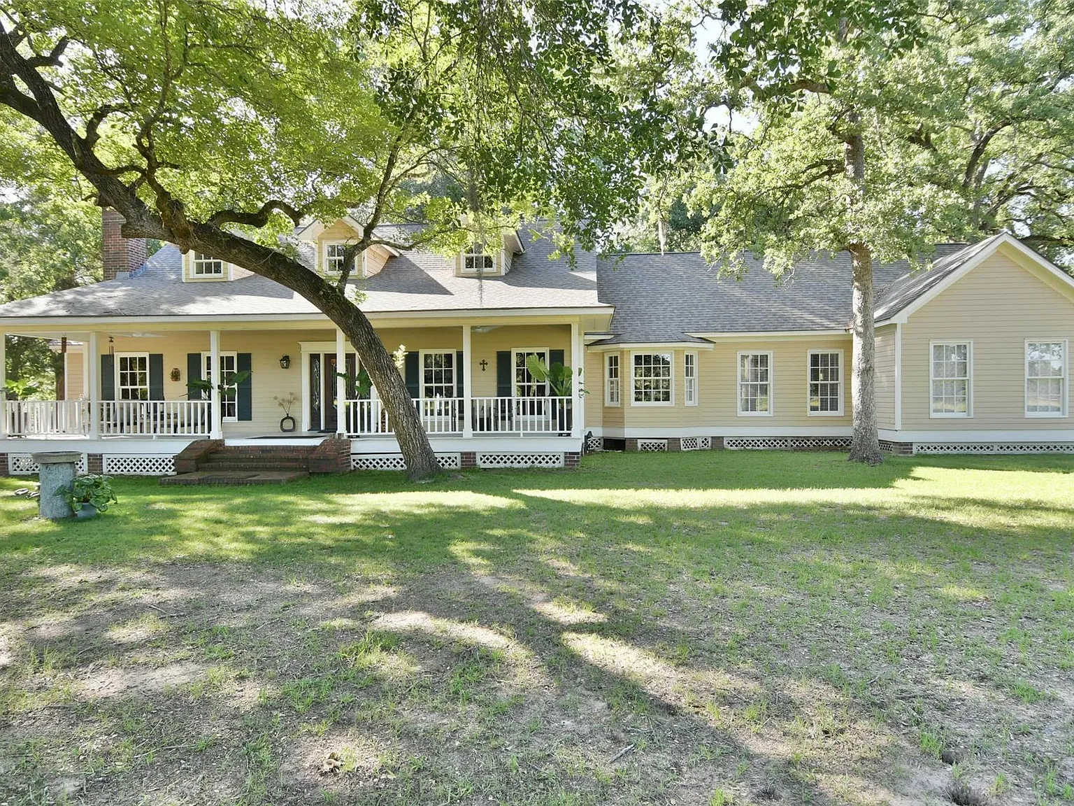 5 bed, 3.0 bath, 4072 sqft, $3,500 — Photo 4