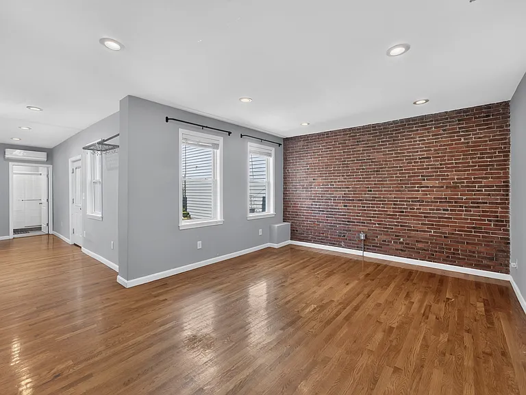 353 Sumner St #1A — Photo 2