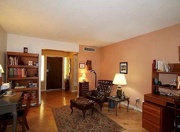 4th image of 10332 Suewood Ct