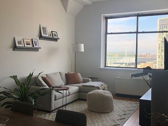 3rd image of 95 Horatio St APT 10M