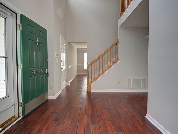 4th image of 8925 Carastan Dr