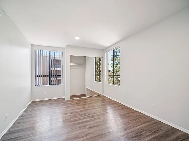 6310 Sylmar Ave — Photo 54