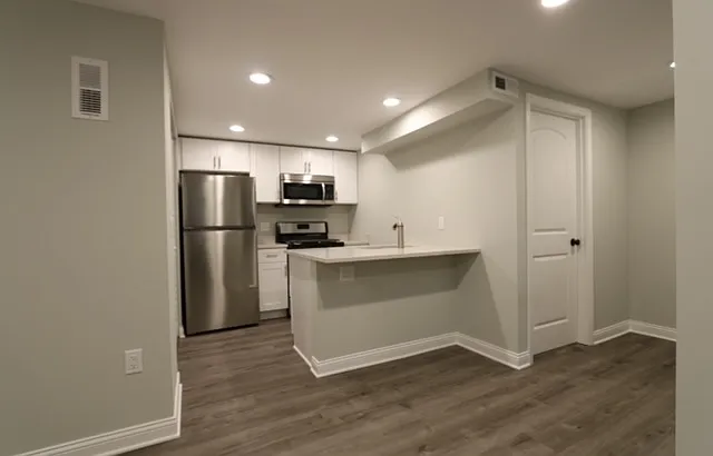 2646 W Cermak Rd — Photo 14