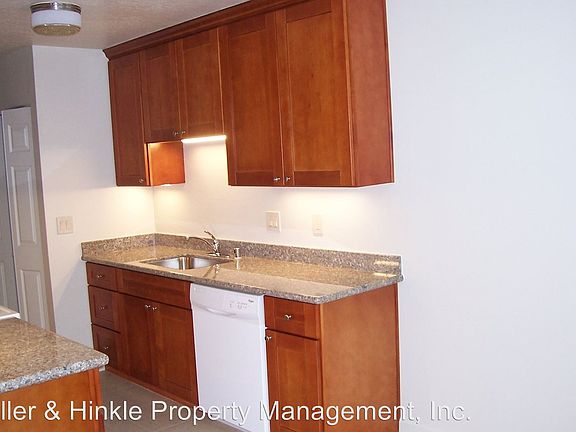 3rd image of 412 Pinehurst Ave