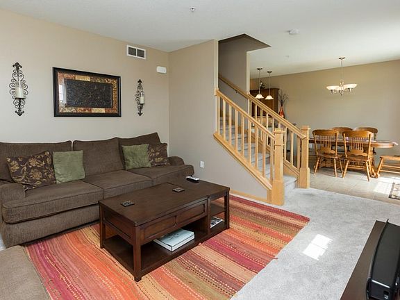 4th image of 553 Villa Ct
