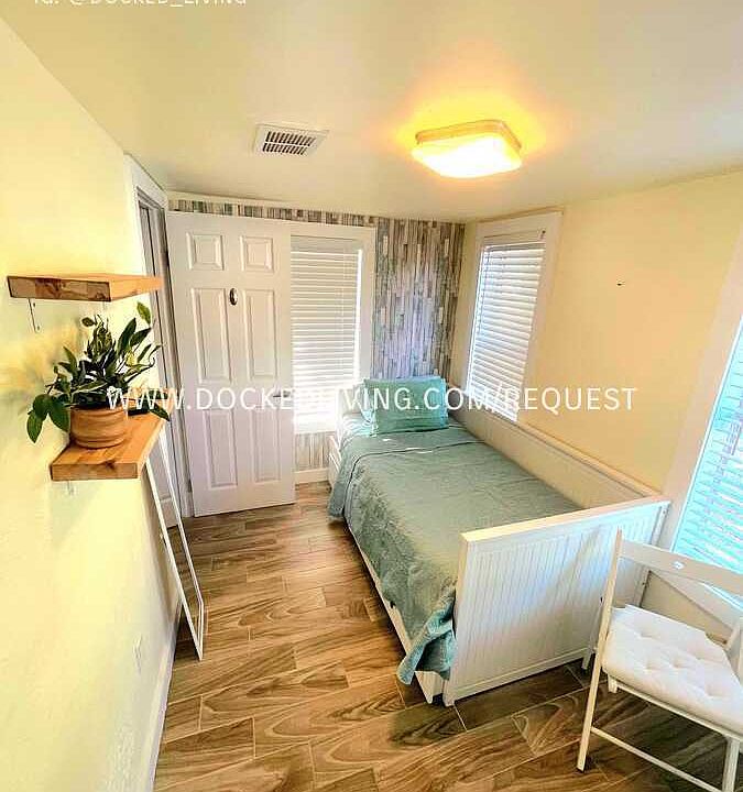 1st image of 532 28th Ave S #6