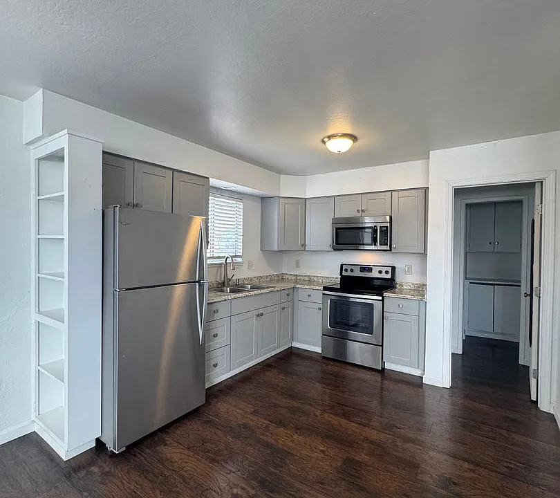 417 E Locust St