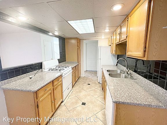 4th image of 717 Dolores Dr