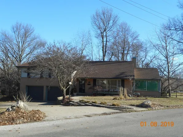 711 Chase St, Hillsboro, IL 62049