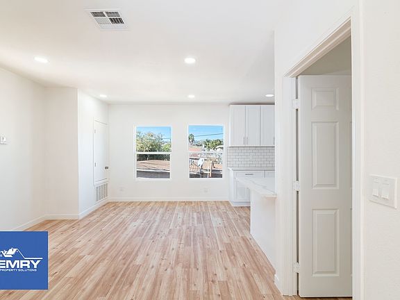 4th image of 556 W 15th St