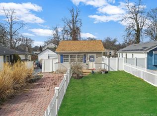 94 Elder Dr, Mastic Beach, NY 11951