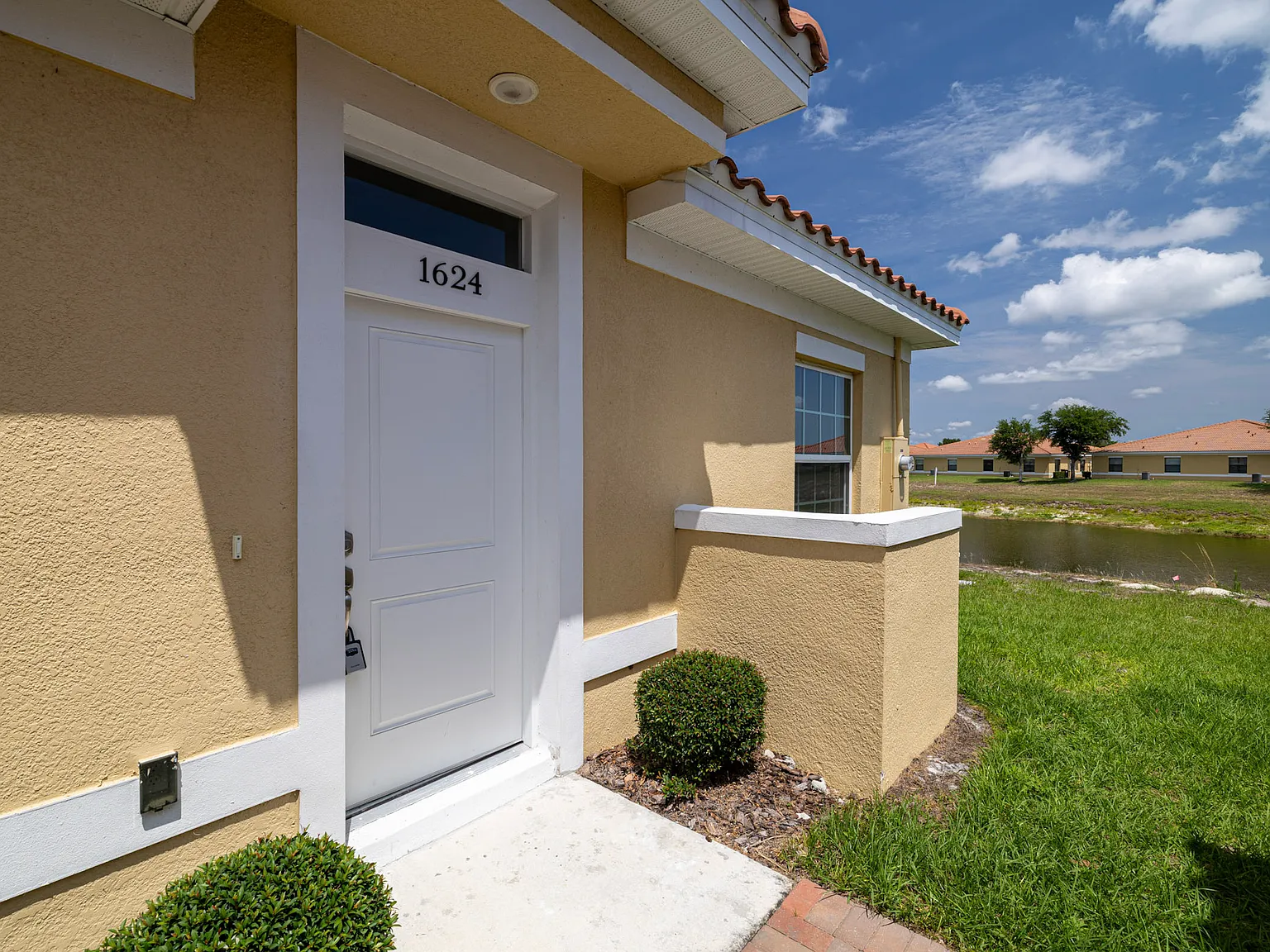 2 bed, 1055 sqft, $1,450 — Photo 1