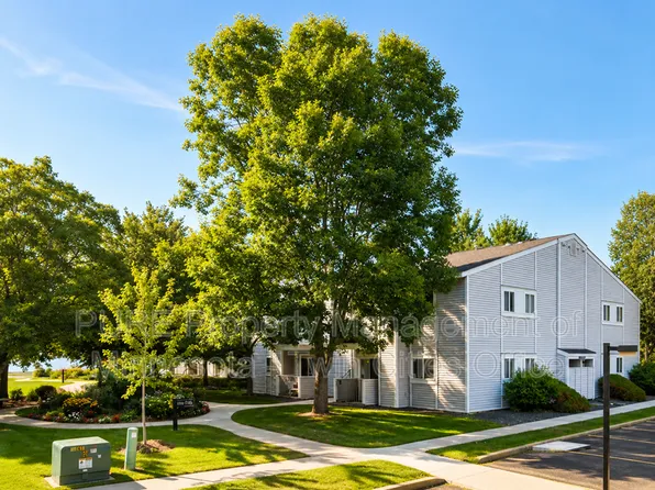 1696 Pleasant St APT C, Lauderdale, MN 55113