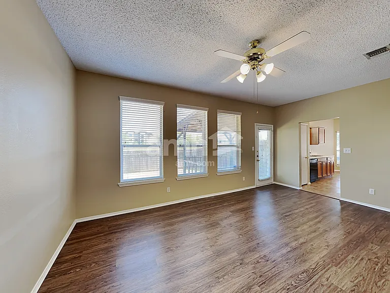 3904 Parkhaven Dr — Photo 5
