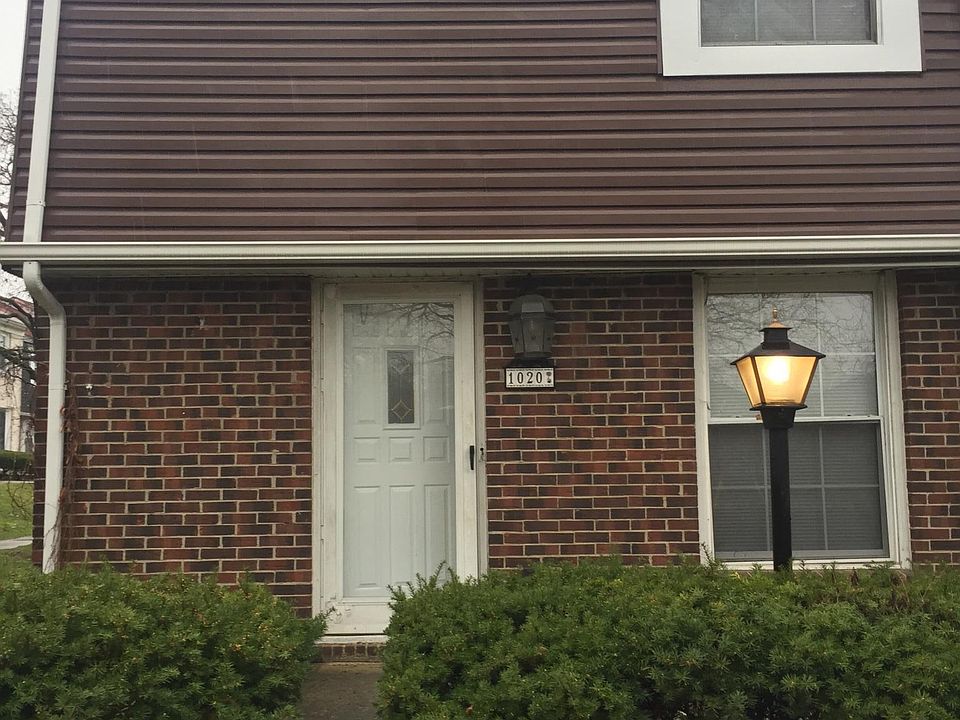 1st image of 1020 Hardesty Pl W