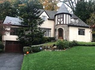 141 Pondfield Rd W, Bronxville, NY 10708